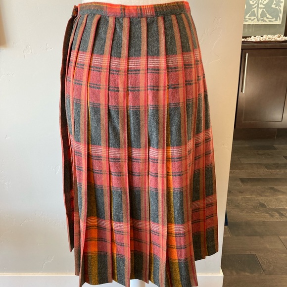 Vintage Women’s Plaid Wool Pleated Skirt Size Small - Picture 6 of 10